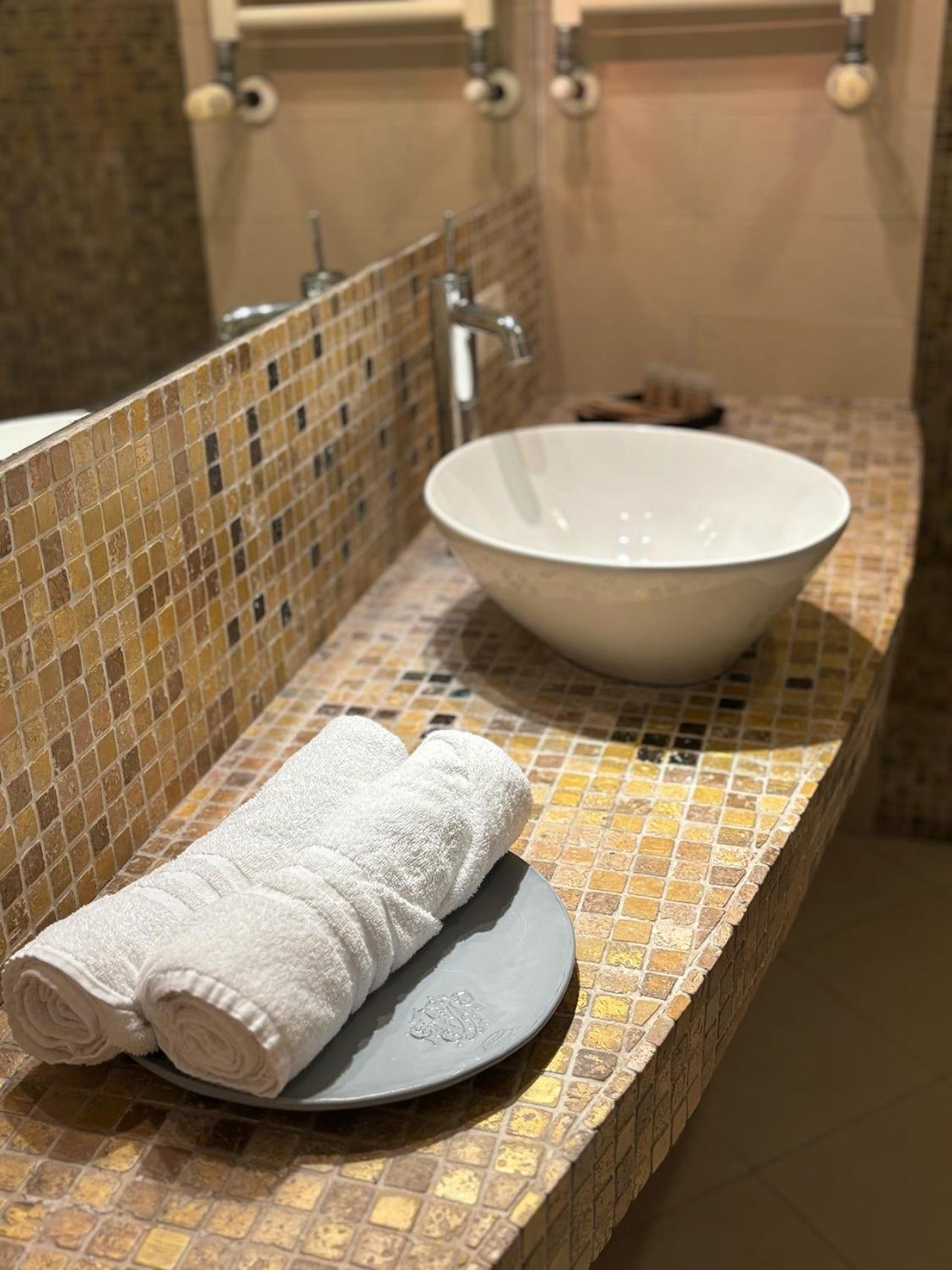 Central Station Suite Bologna Esterno foto
